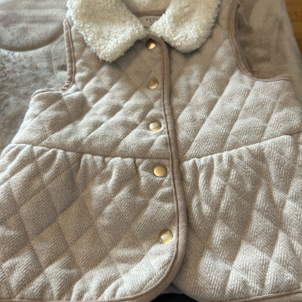 Kids Quilted Sherpa-Collar Jacket Vest in Cream